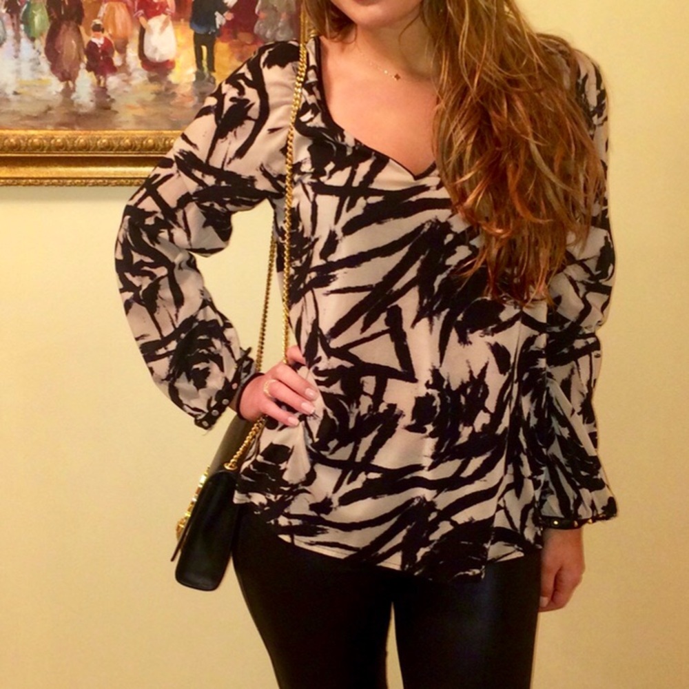 Abstract design black & tan shirt size S